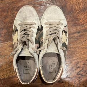 Shushop camo slip on sneakers size 8